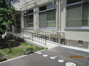 北校舎南側スロープ